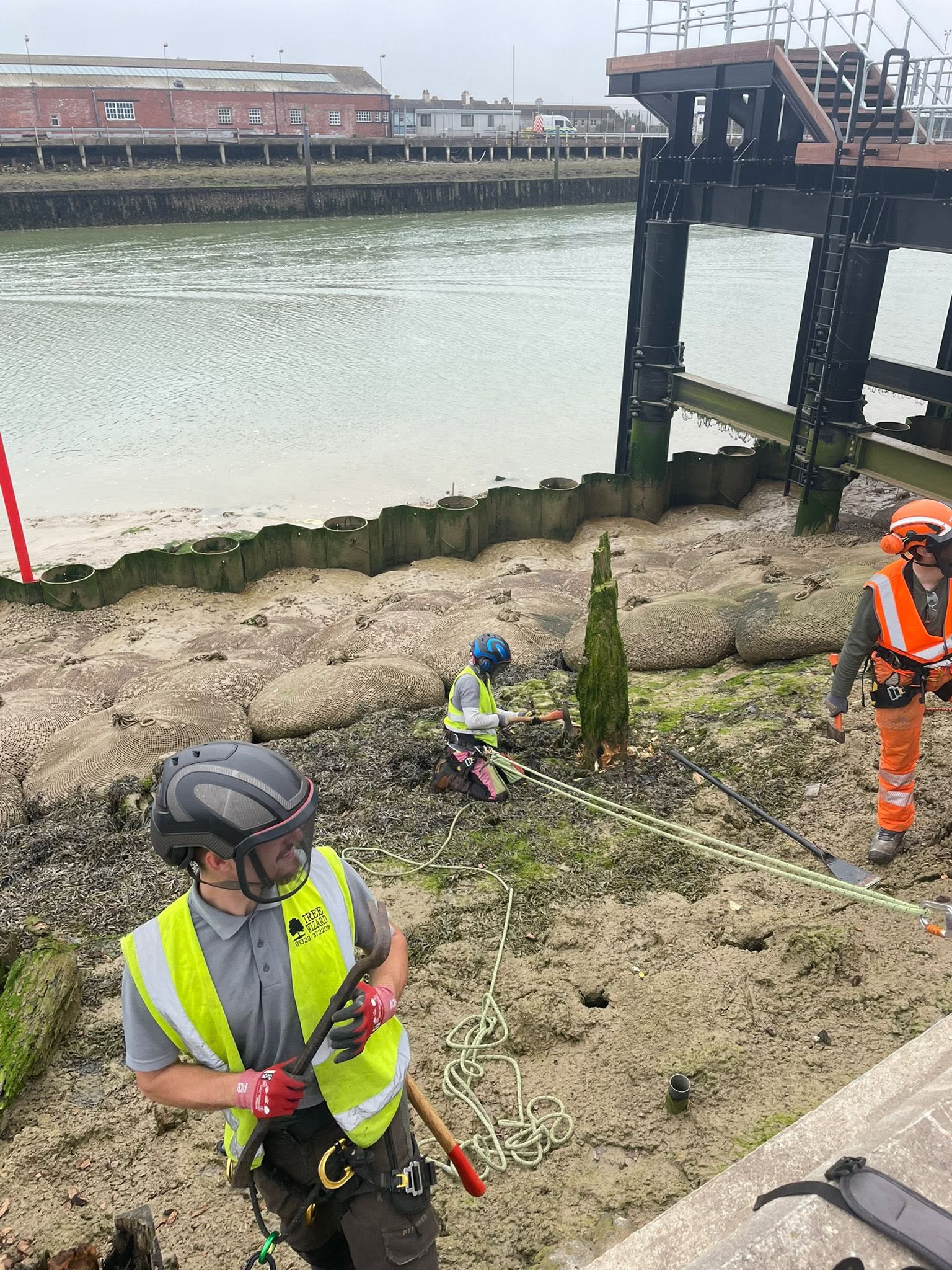 The crew on the foreshore with ropes beside the West Quay pier